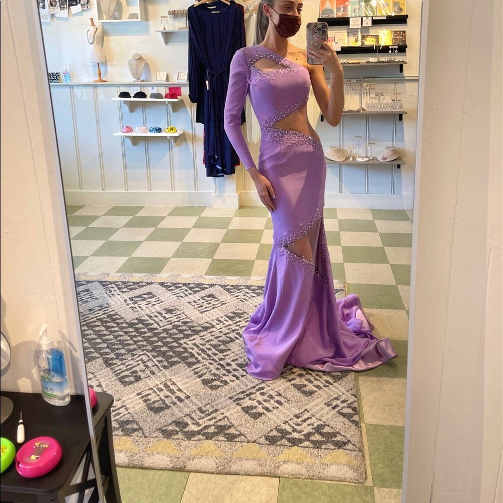 Custom Gaspar Cruz Gown - Picture 3 of 3